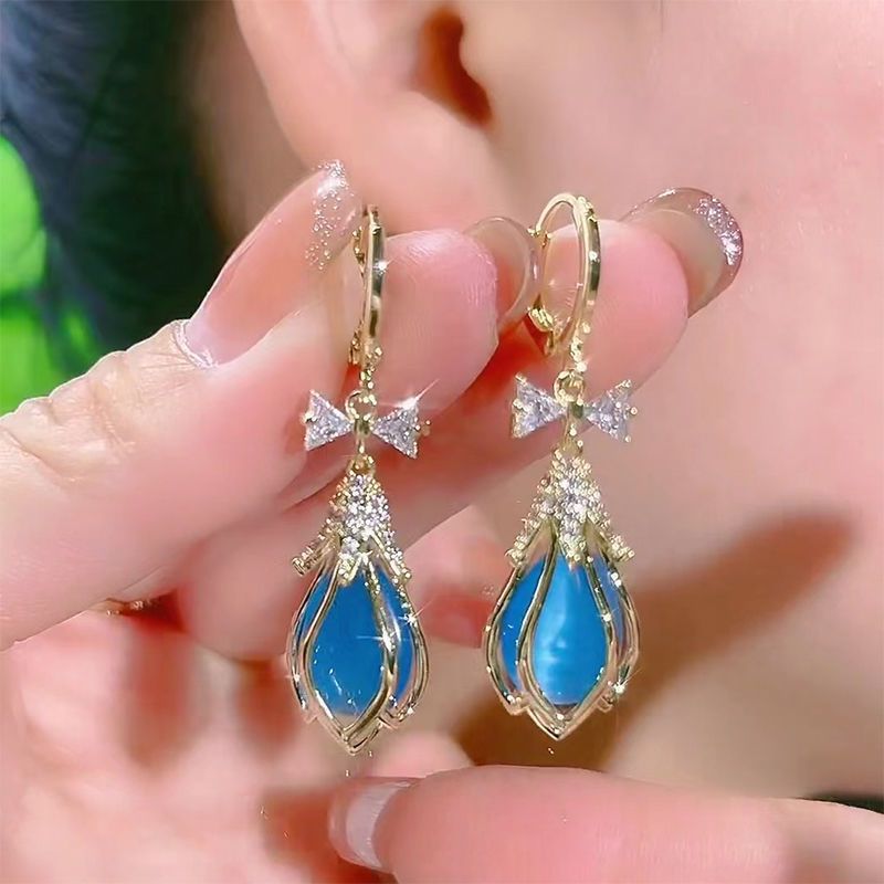Blue Hibiscus Cat's Eye Stone Necklace &Ear Buckle Set