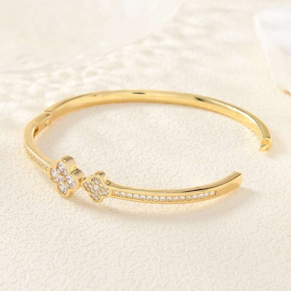 Lucky Four-Leaf Clover Starry Bangle